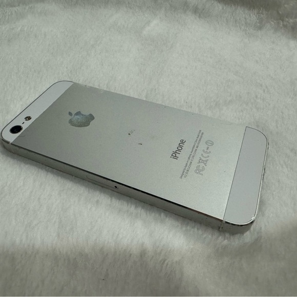 iPhone 5 - Picture 3 of 3